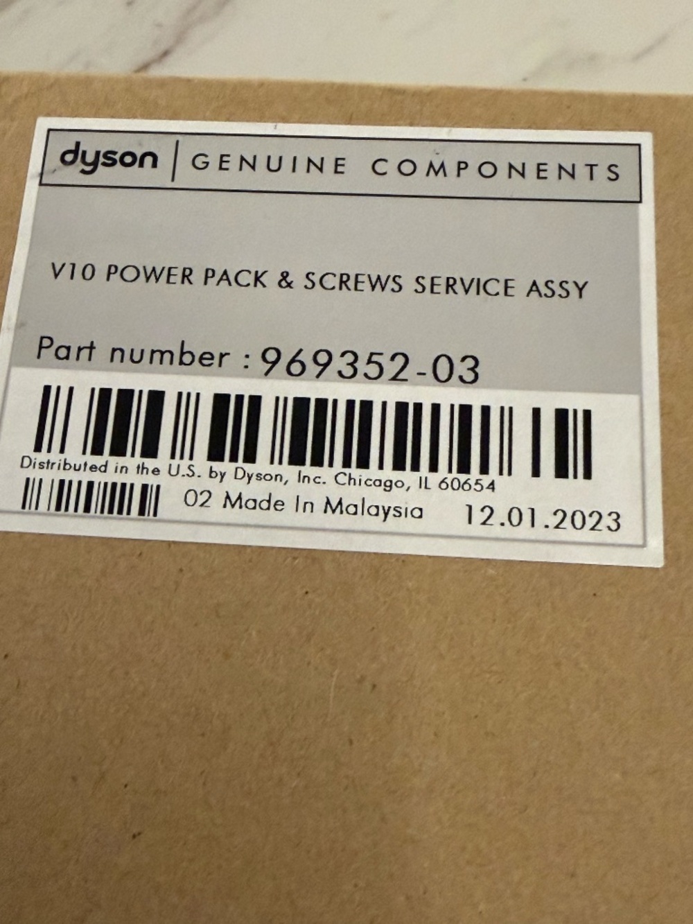 Genuine Dyson V10 Replacement Battery & Screws – Part 969352-03 - Picture 2 of 3